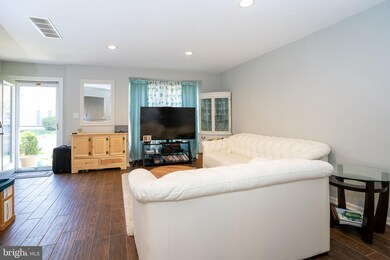 9209 Cardinal Forest Ln, Lorton, VA 22079 - photo 3