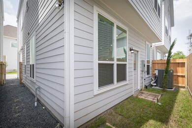 612 Hawthorn Grove Ln, Houston, TX 77009 - photo 3