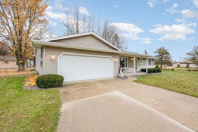 205 Maple View Ct, Hemlock, MI 48626 - photo 3