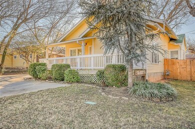 736 E Boyd