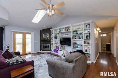 3836 W 46th St, Davenport, IA 52806 - photo 2