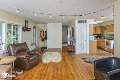 Living Rm & Entry
