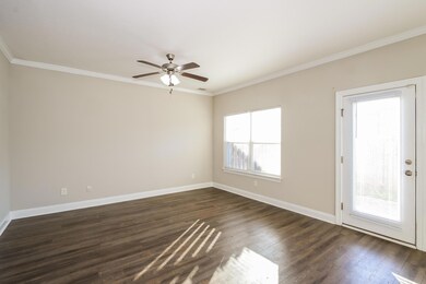 004-photo-living-room-13660379