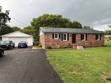 701 Pineridge Dr, Hopkinsville, KY 42240 - photo 2