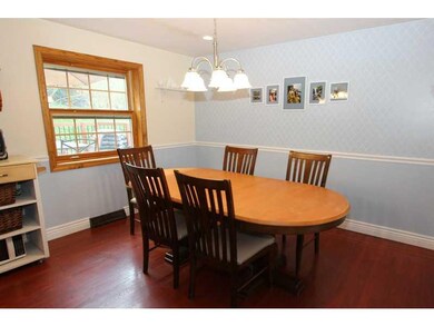 Dining Room. Decorative stenciling on the dining r
