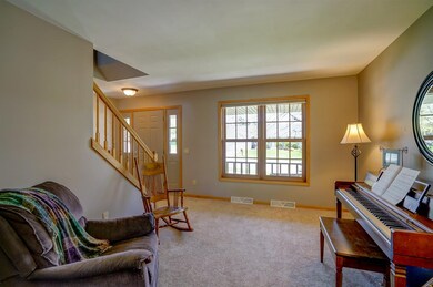 914 Peregrine Trail, Oregon, WI 53575 - photo 3