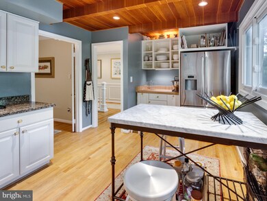 9137 Santayana Dr, Fairfax, VA 22031 - photo 4