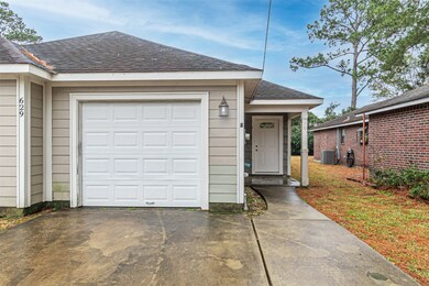 629 Carrell St unit B, Tomball, TX 77375 - photo 2