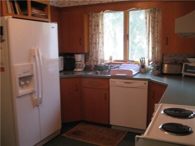 Kitchen Kitchen has newer appliances