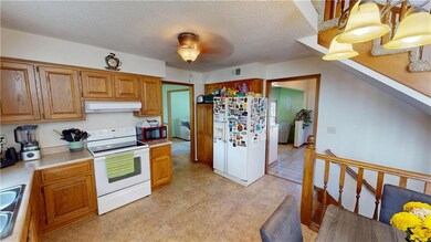 8626 Oakview Dr, Lenexa, KS 66215 - photo 3