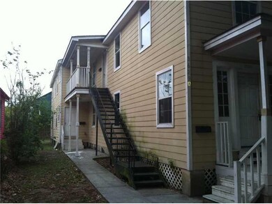 Photo. Front and driveway view