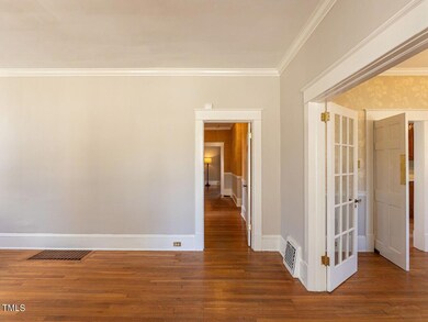 004-1280x960-foyer-entry