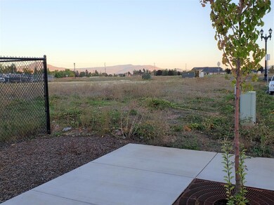 199 S Haskell St, Central Point, OR 97502 - photo 7