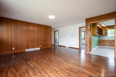 11-web-or-mls-9081 E Baker-10