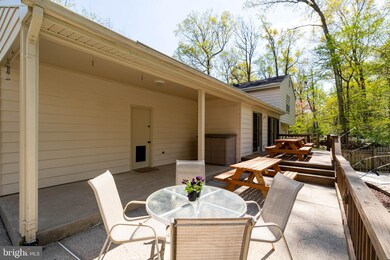 12227 Folkstone Dr, Herndon, VA 20171 - photo 5