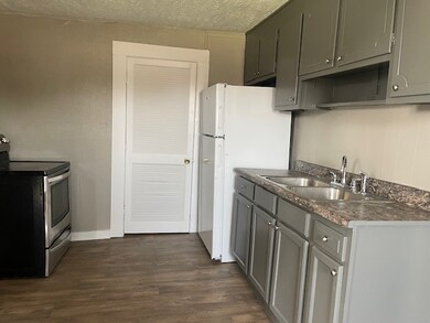 2233 E Lynn St, Anderson, IN 46016 - photo 4