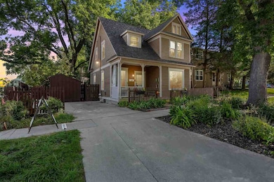 222 Ronalds St, Iowa City, IA 52245 - photo 3