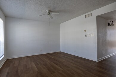 Spacious Livingroom