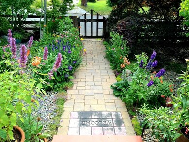 780 NE 12th St, Grants Pass, OR 97526 - photo 2