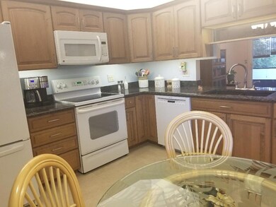 5041 El Claro Cir Kitchen