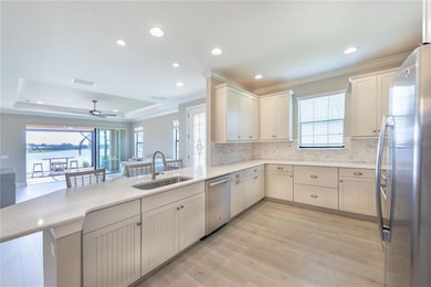 Beautiful kitchen with pull out shelves and large drawers