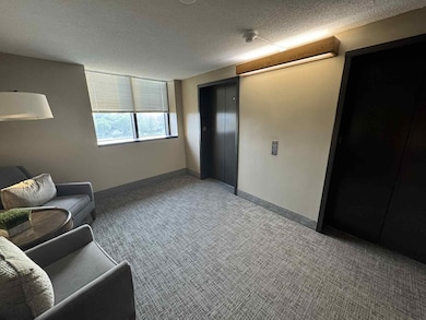 elevador entrance .jpg