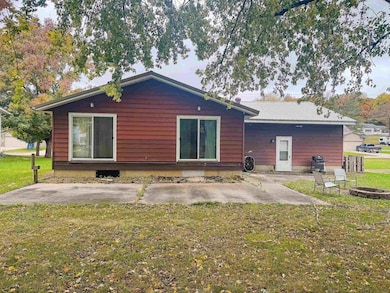 507 Mechanic St, Fayette, IA 52142 - photo 2