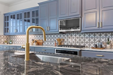 Kitchen with ornamental molding, tasteful backspl