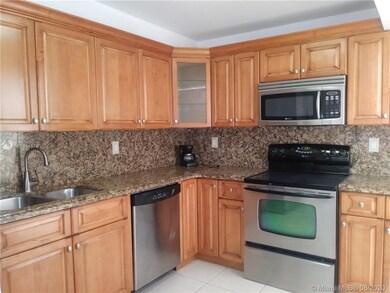 8101 Byron Ave unit 311, Miami Beach, FL 33141 - photo 3