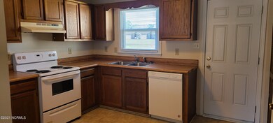 1792 Burgaw Hwy, Jacksonville, NC 28540 - photo 2