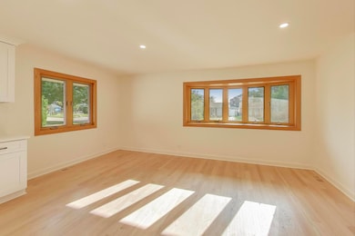 656 Jon Ln, Des Plaines, IL 60016 - photo 7