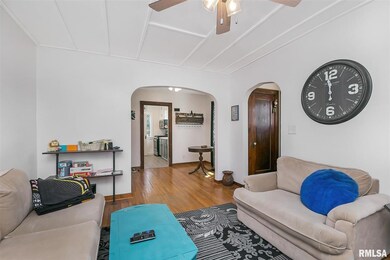 2202 W Locust St, Davenport, IA 52804 - photo 2