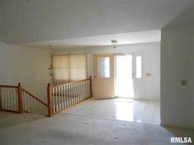 4217 Regency Ct, Davenport, IA 52806 - photo 3