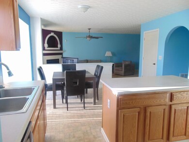 EAT-IN KITCHEN