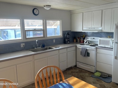 8301 Tieton Dr unit 86, Yakima, WA 98908 - photo 6