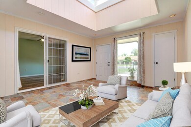 CASUAL SITTING AREA FRONT ENTRANCE ATRIU