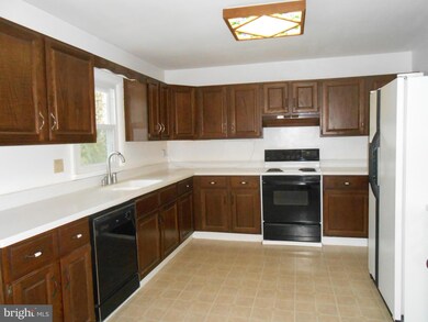 21911 Brook Dr, California, MD 20619 - photo 3