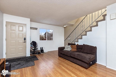 06-Living Room-DW-7672