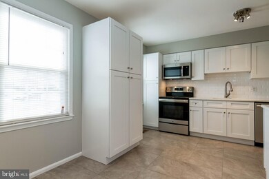 7702 Capron Ct, Lorton, VA 22079 - photo 3