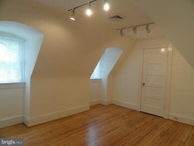 711 W University Pkwy, Baltimore, MD 21210 - photo 6