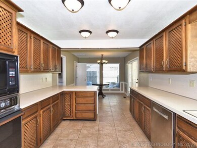 2733 S Elder Ave, Broken Arrow, OK 74012 - photo 6