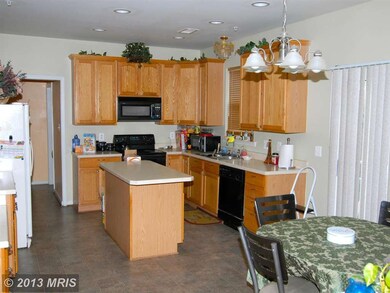 8204 Red Gate Ct, Bowie, MD 20715 - photo 4