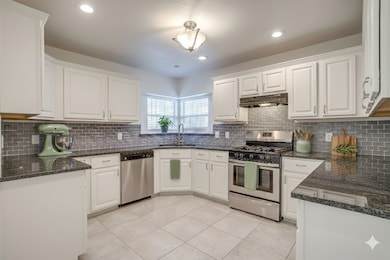 701 Stonebrooke Dr, Burleson, TX 76028 - photo 4