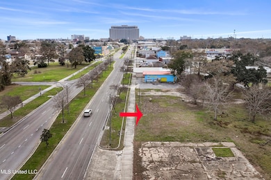 323 Caillavet St, Biloxi, MS 39530 - photo 2