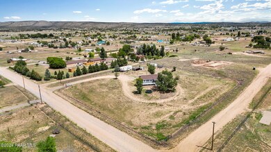 24851 N Mitchell Ln, Paulden, AZ 86334 - photo 4