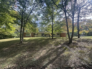 302 Crestview Dr, Dickson, TN 37055 - photo 3