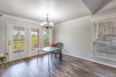 dining area leads out to covered patio
