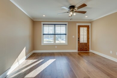 809 N Charlotte St, Dickson, TN 37055 - photo 4