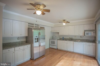 2426 Silver Fox Ln, Reston, VA 20191 - photo 5