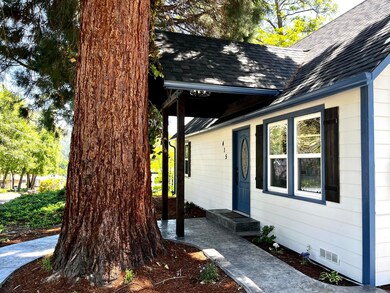 415 NW Pleasant View Dr, Grants Pass, OR 97526 - photo 3